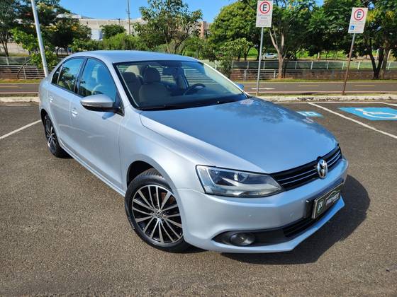 VOLKSWAGEN JETTA 2.0 COMFORTLINE FLEX 4P TIPTRONIC